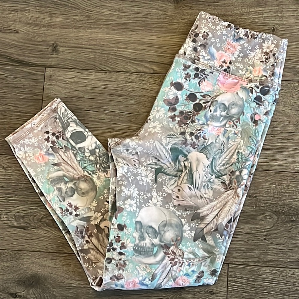 Evolution and Creation Skull Leggings Sz ~> Medium